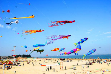 放飞梦想——山东人生就是搏官网员工参加国际风筝会