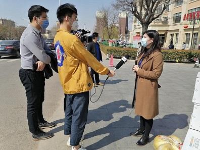 “抗击疫情，关爱老人”